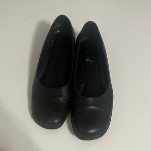 Life Stride Classic Black Flats
